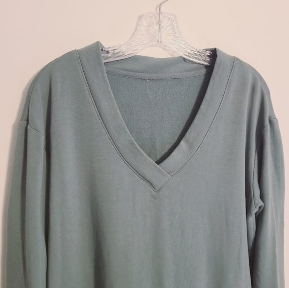 Orvis | Women's Green/Blue V-Neck Dropped Shoulders Sweatshirt (Size XL) - Picture 2 of 12